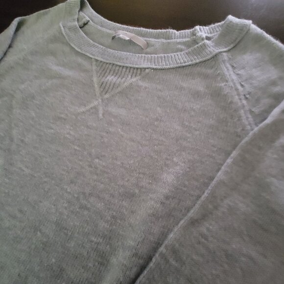 GAP Women's Crewneck Sweater Wool Blend Size XS - Picture 1 of 7